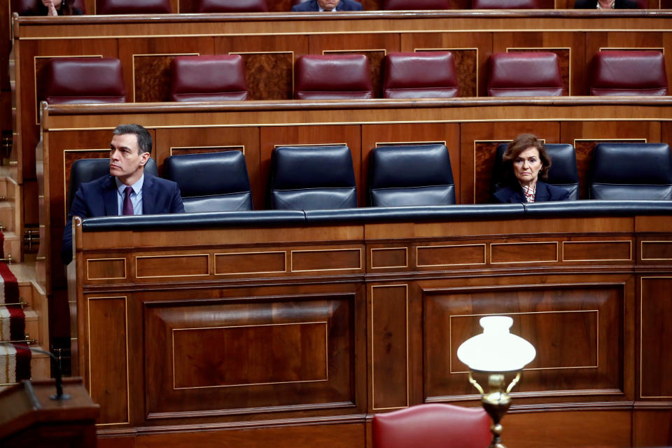 El presidente de España, Pedro Sánchez, y la vicepresidenta, Carmen Calvo. REUTERS
