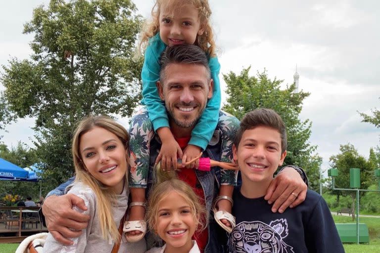 Martín Demichelis, en familia: ¿dejaría todo por volver a la Argentina, a dirigir a River?