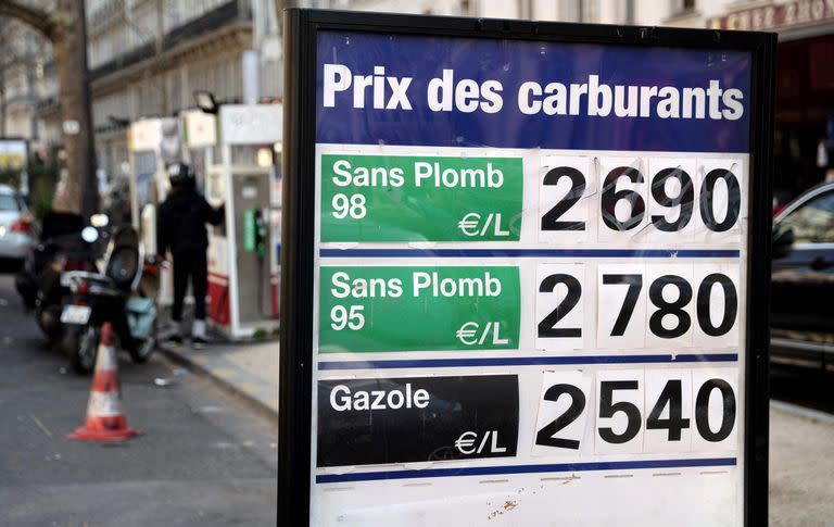 Precios del combustible en una estación de servicio en París, el 9 de marzo de 2022