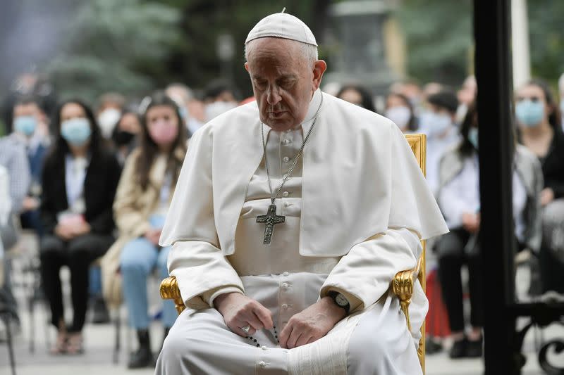 Pope Francis leads Holy Rosary prayer in Vatican gardens