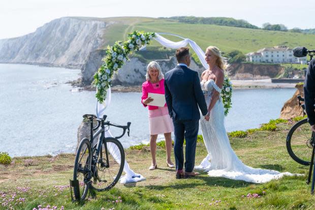 Isle of Wight County Press: Roy Foley and Mandy Schutt married on the Isle of Wight while on the LeBlanq tour. Pictured with celebrant Elaine Cesar. Pictures by Stephanie Mackrill. 