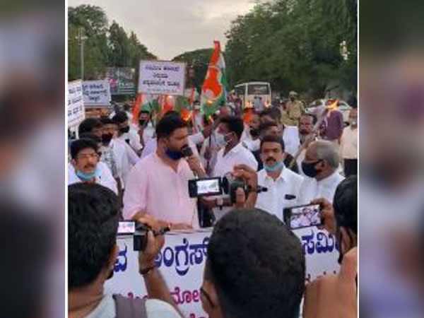 Karnataka Youth Congress protesting in Mangalore (Photo/ANI)