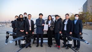 EHang obtained SAC issued by MOLIT; Lee Rang, the Director of Drone Transport Division, MOLIT (left); Cora Tang, the Senior Vice President of EHang (right)