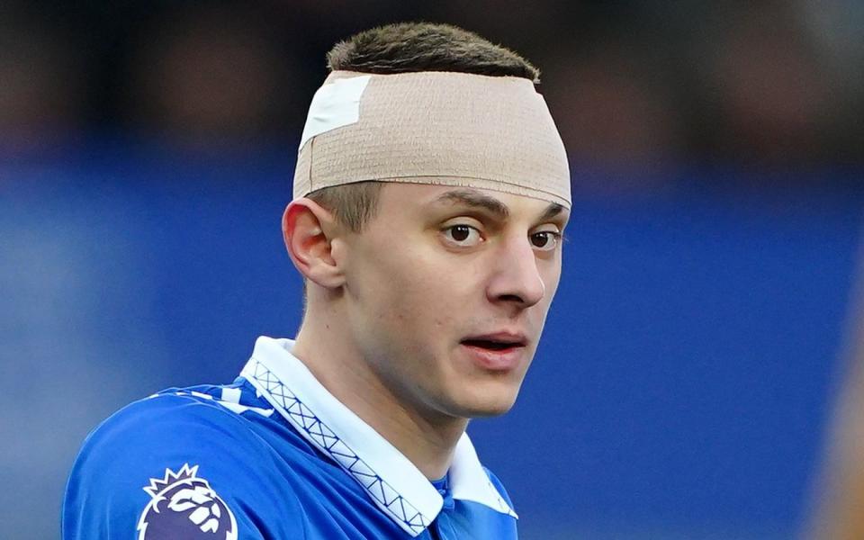 Everton's Vitaliy Mykolenko with a bandage for an injury during the Premier League match at Goodison Park