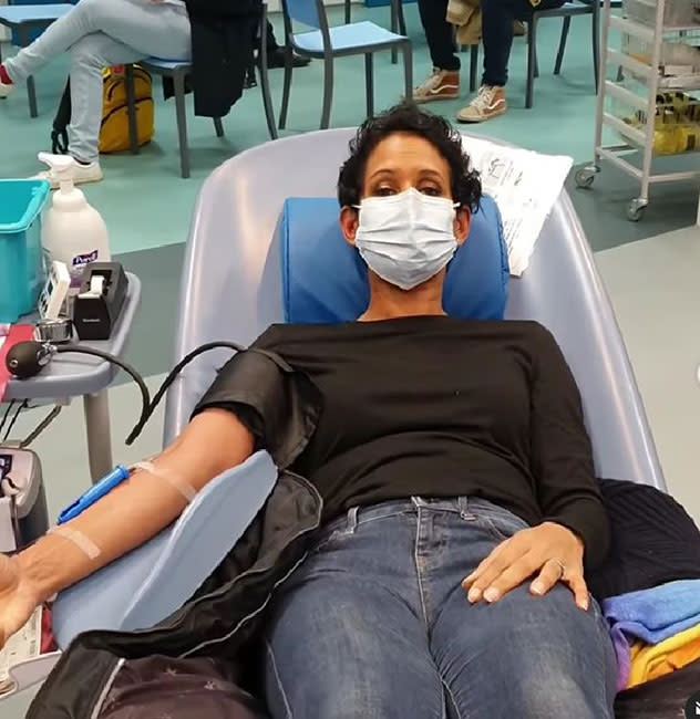 naga-munchetty-donates-blood