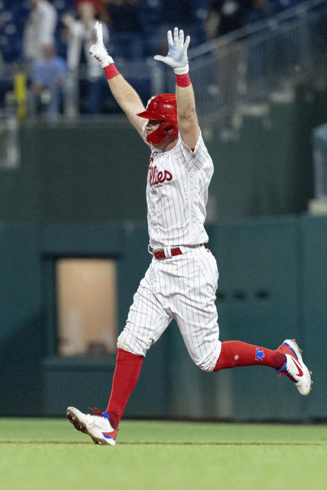 Hoskins' RBI in 9th rallies Phillies past Marlins 3-2 - 6abc Philadelphia