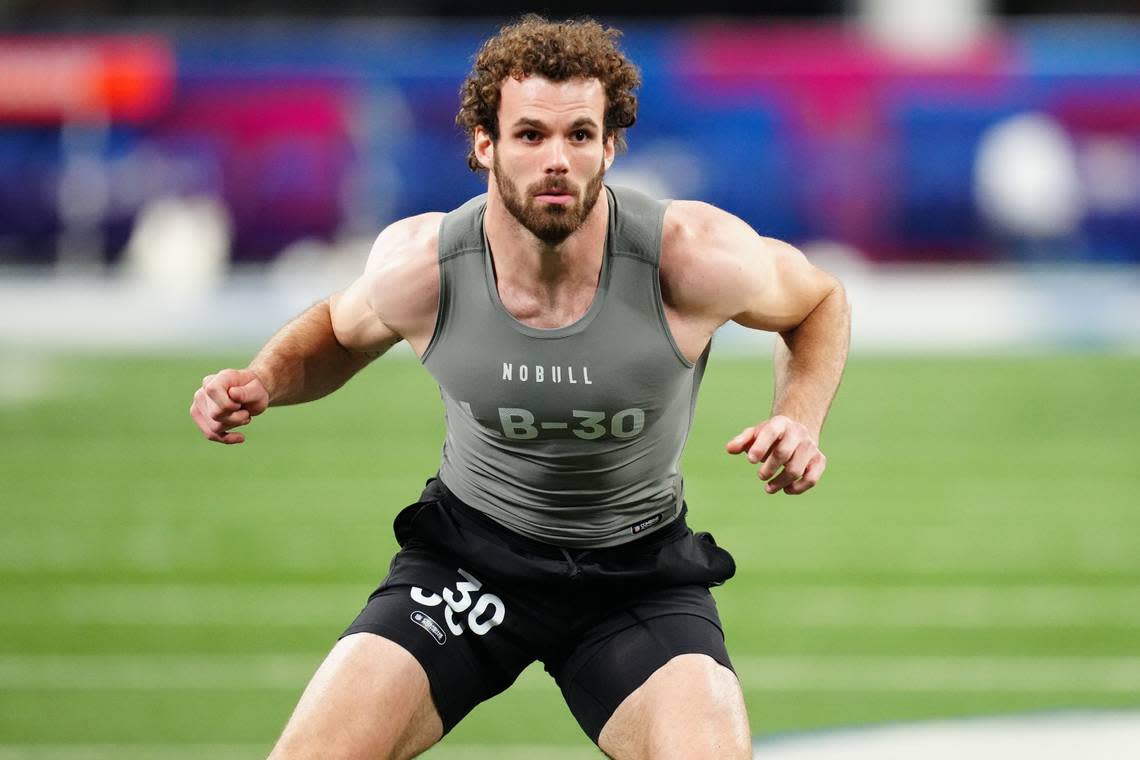 Feb 29, 2024; Indianapolis, IN, USA; North Carolina State linebacker Payton Wilson (LB30) works out during the 2024 NFL Combine at Lucas Oil Stadium. Mandatory Credit: Kirby Lee-USA TODAY Sports