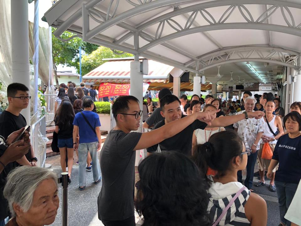 People queueing to pay respects to Aloysius Pang at his memorial on 26 January at Macpherson Lane. (PHOTO: Yahoo Lifestyle Singapore)