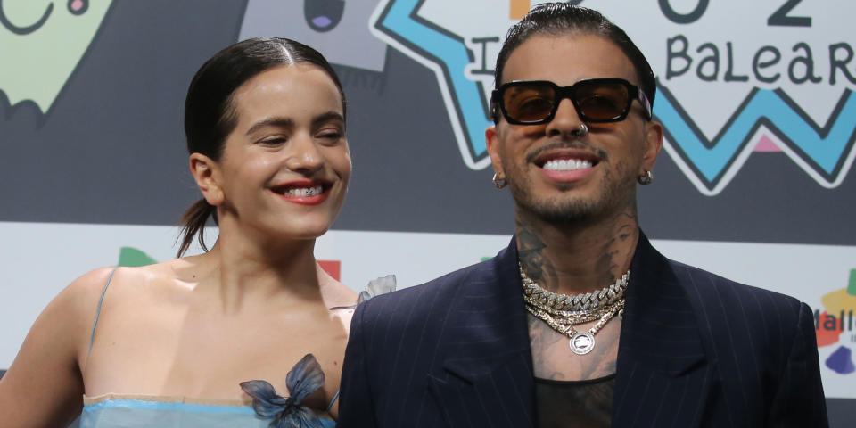 The couple at the Los40 Music Awards photocall in Palma de Mallorca, Spain, on Nov. 12, 2021.  (Isabel Infantes/Getty Images)