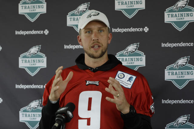 Nick Foles becomes Philadelphia Eagles starting quarterback following  Carson Wentz's ACL injury - Arizona Desert Swarm