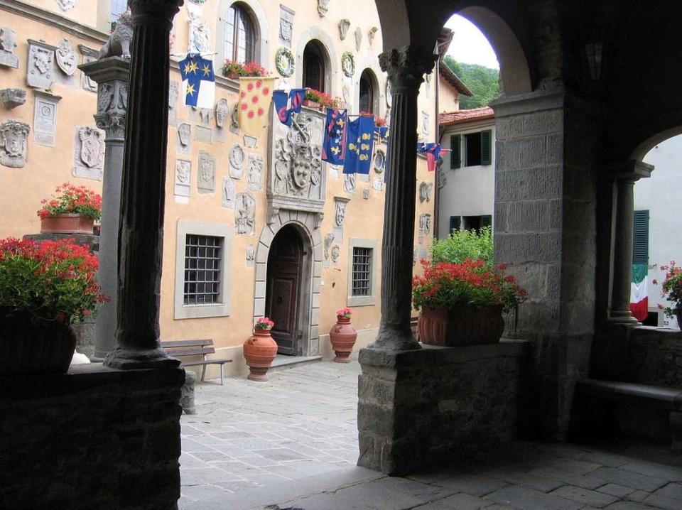 Cutigliano, distinguished by its narrow streets and striking angles, is located in Tuscany. The main plaza is dominated by the Pretorio Palace, <a href="http://www.comune.cutigliano.pt.it/index.php?pagina=pagine&id=204" target="_blank">built in 1377.</a> Another remarkable sight is the Church of Saint Bartolome, where you can admire examples of sixteenth-century Florentine painting.