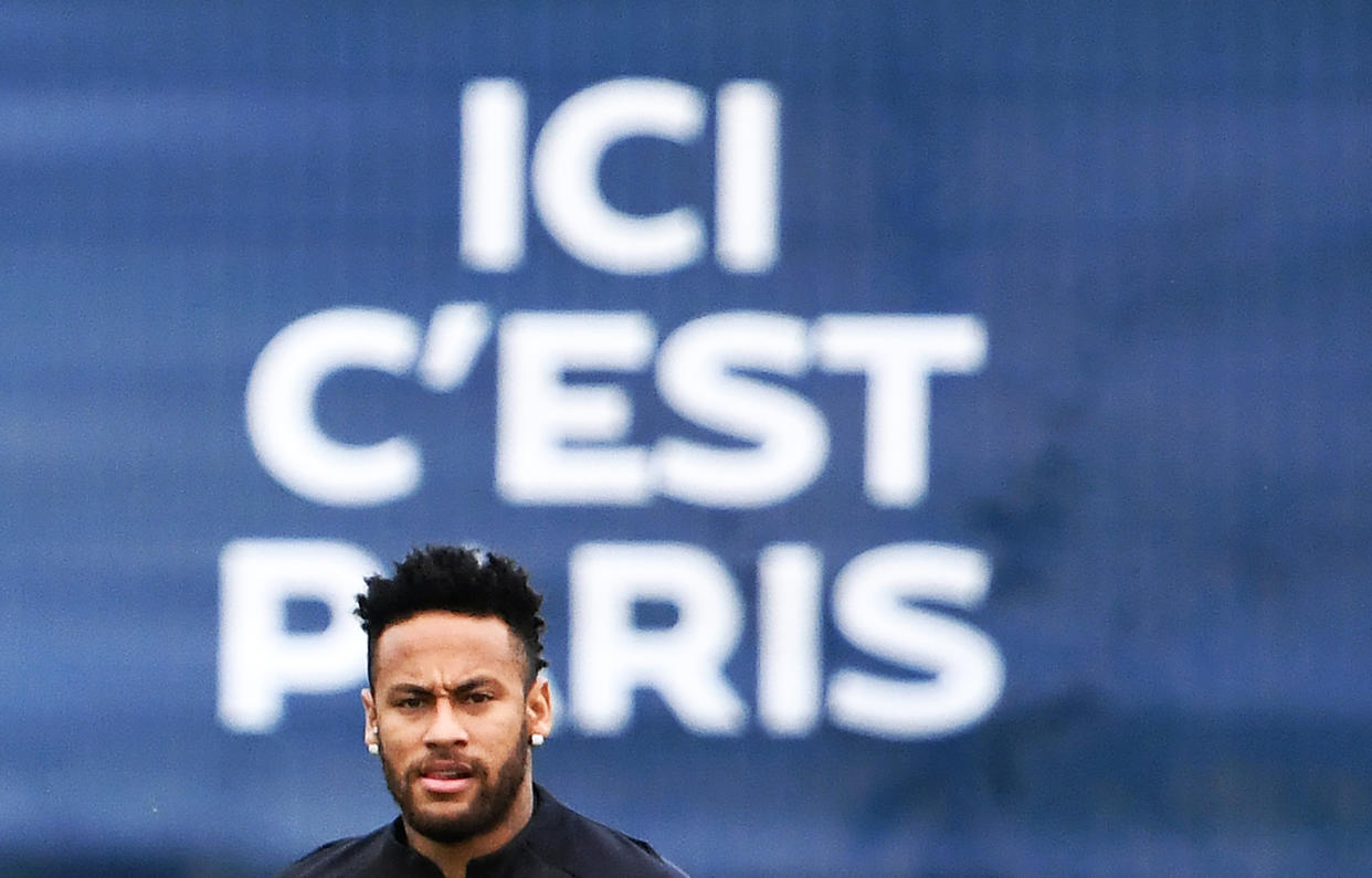 TOPSHOT - Paris Saint-Germain's Brazilian forward Neymar looks on as he takes part in a training session in Saint-Germain-en-Laye, west of Paris, on August 17, 2019, on the eve of the French L1 football match between Paris Saint-Germain (PSG) and Rennes. (Photo by FRANCK FIFE / AFP)        (Photo credit should read FRANCK FIFE/AFP/Getty Images)