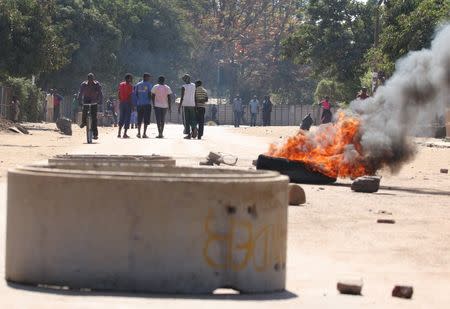 A tyre burns on a street in Mufakose in Harare, Zimbabwe, July 6, 2016. REUTERS/Philimon Bulawayo