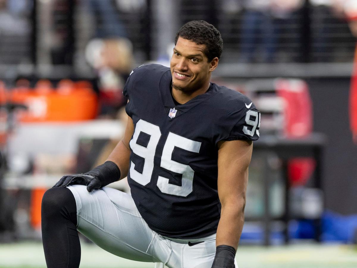 Isaac Rochell - NFL News, Rumors, & Updates