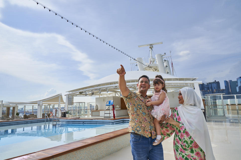 Experience the cruise life onboard the Genting Dream Cruise. (PHOTO: Resorts World Cruises)                               
