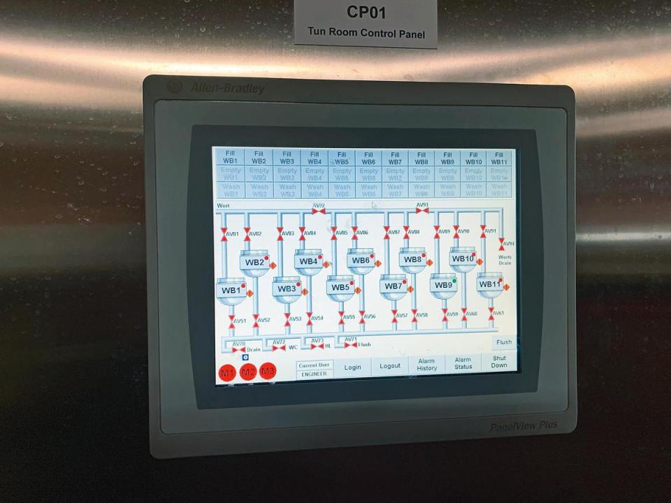 費特肯酒廠十一個發酵槽的電腦控制系統。