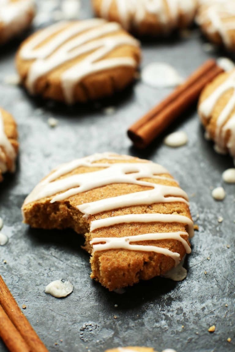 <strong>Get the <a href="https://minimalistbaker.com/1-bowl-ginger-cookies-vgf/" target="_blank">1-Bowl Ginger Cookies recipe</a>&nbsp;from Minimalist Baker</strong>