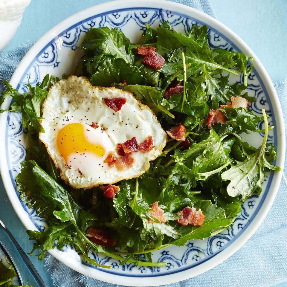 Baby Kale Breakfast Salad with Bacon & Egg