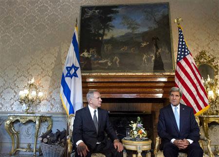 U.S. Secretary of State John Kerry (R) meets Israeli Prime Minister Benjamin Netanyahu at Villa Taverna in Rome October 23, 2013. REUTERS/Claudio Peri/Pool