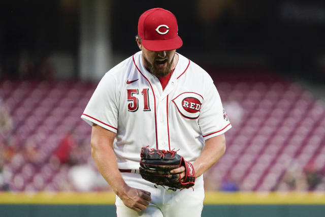 Reds bullpen loses lead in loss to Diamondbacks, team loses Tyler Stephenson  to injury