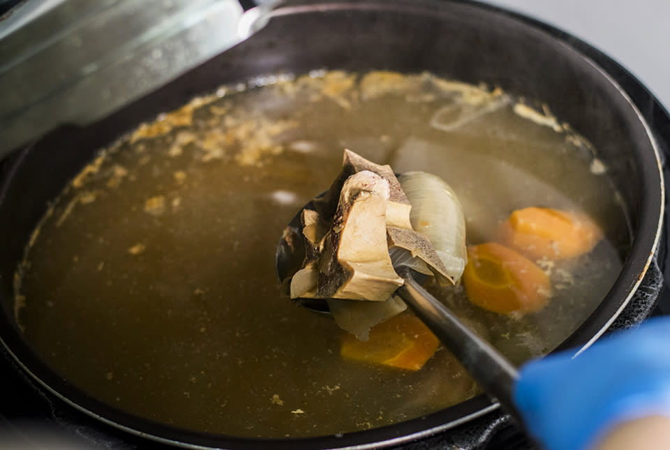 上環美食︱愛心爸爸主理無味精濃湯麵店 配料竟然有新鮮魚鰾