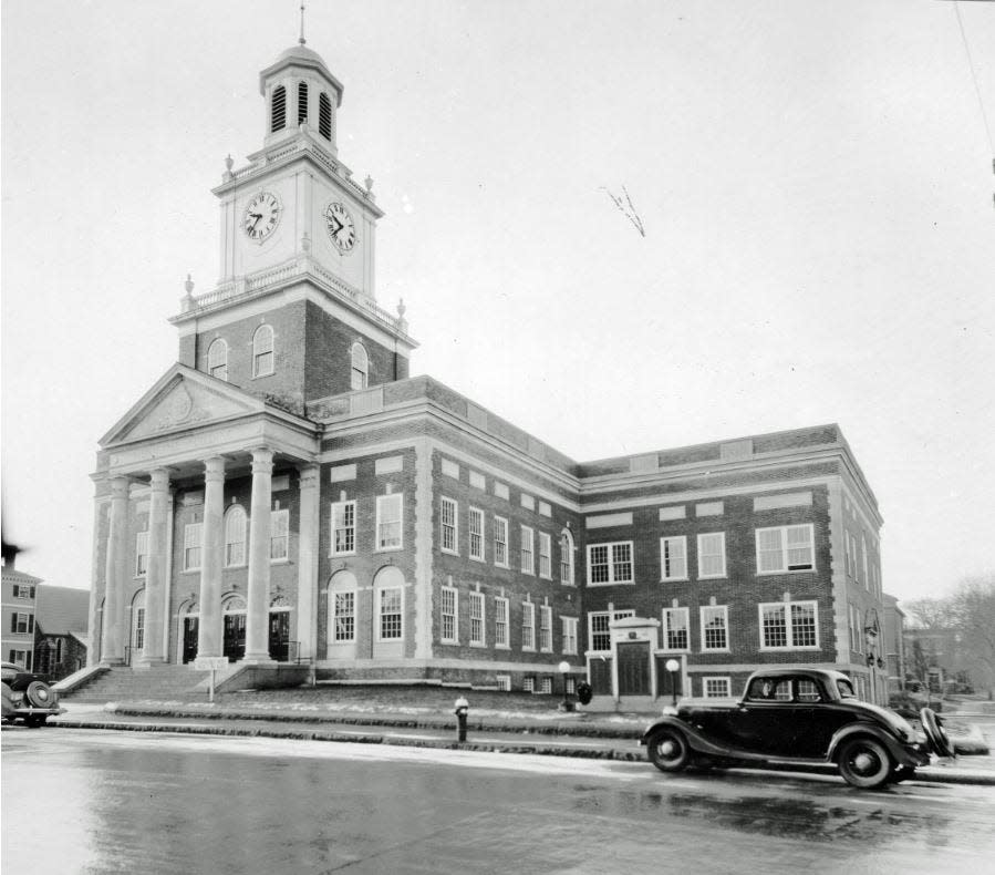 Historical photo of Dover's fourth and current City Hall.