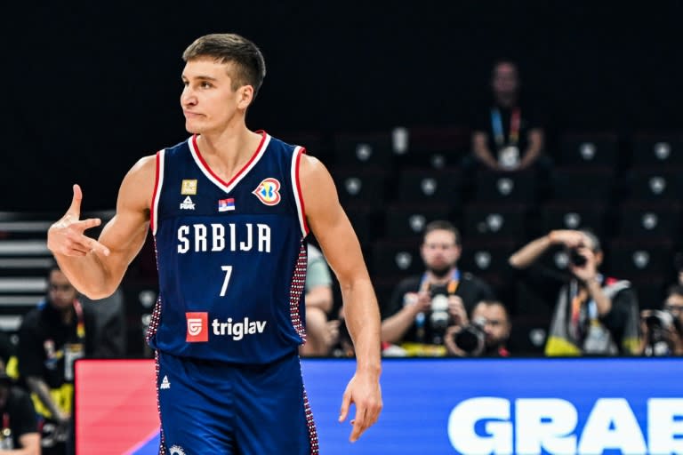Le meneur serbe Bogdan Bogdanovic lors du quart de finale remporté du Mondial de basket remporté par la Serbie face à la Lituanie le 5 septembre 2023 à Manille (SHERWIN VARDELEON)