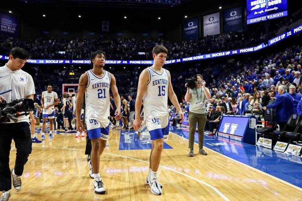Kentucky’s D.J. Wagner (21) and Reed Sheppard (15) leave the court after Saturday’s loss to Gonzaga at Rupp Arena. Silas Walker/swalker@herald-leader.com