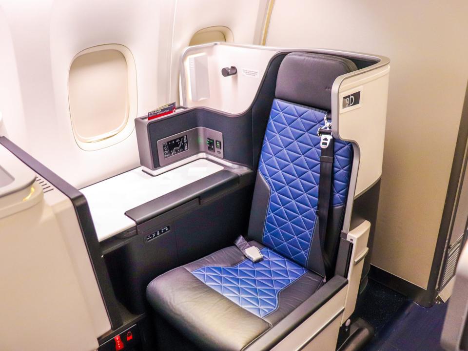 Delta Air Lines First Class Phoenix to Minneapolis Boeing 767-400ER