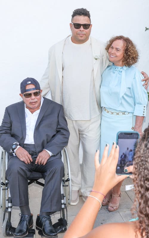 Ronaldo Nazario junto a sus padres