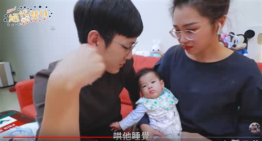 其實之前宗岳與薇0就幫忙帶過YouTuber彼得爸與蘇珊媽的小孩，網友都大讚兩人很會照顧嬰兒，相當看好這對新手爸媽。（圖／翻攝自YouTube）