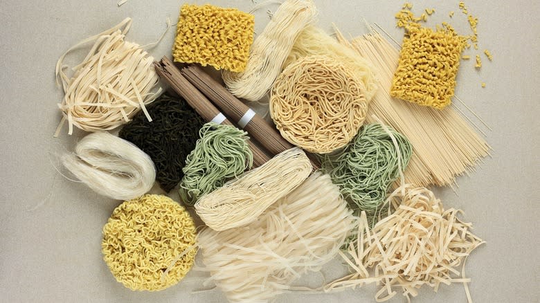 Different noodle varieties 