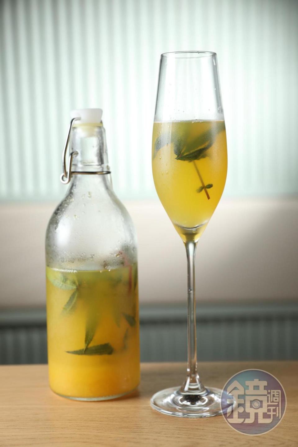 微氣泡發酵飲「發酵鳯梨萬壽菊」有有酒精成份，鳯梨發酵後轉為圓潤纖細。（300元／杯）