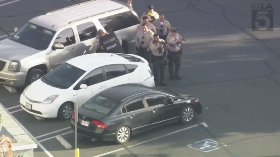 Deputies swarm South L.A. bank after reports of robbery