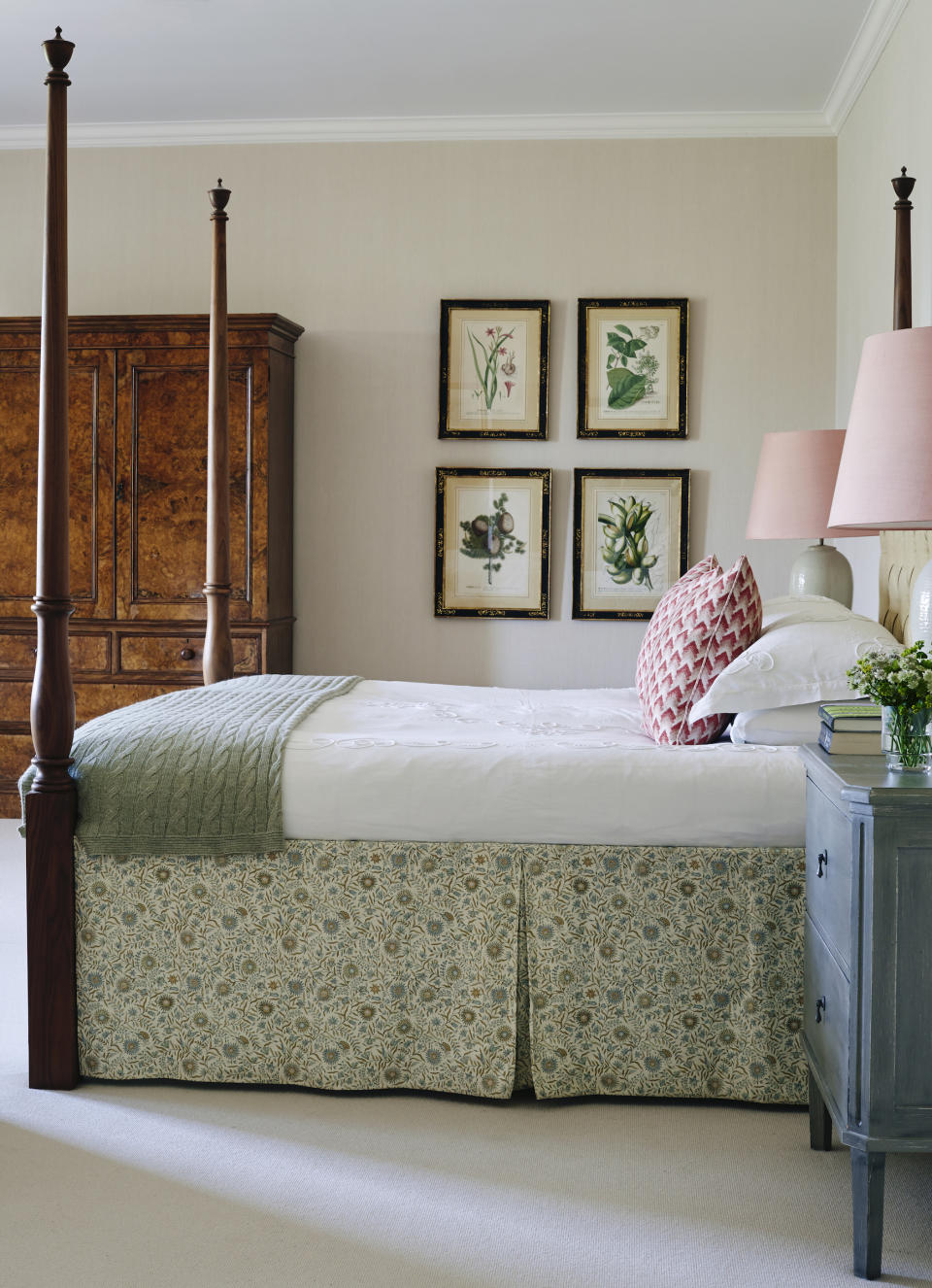 TRIM THE BED WITH A VALANCE