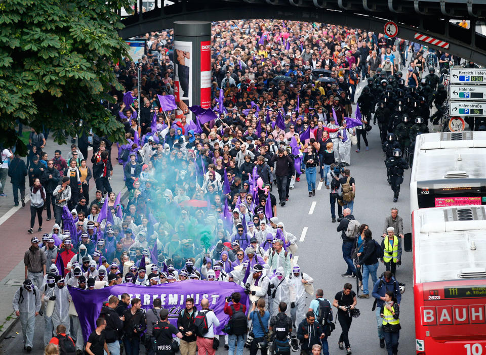 <p>Anti-G20 protesters try to breach the security zone and disrupt the G20 summit in Hamburg, Germany, July 7, 2017. (Photo: Hannibal Hanschke/Reuters) </p>