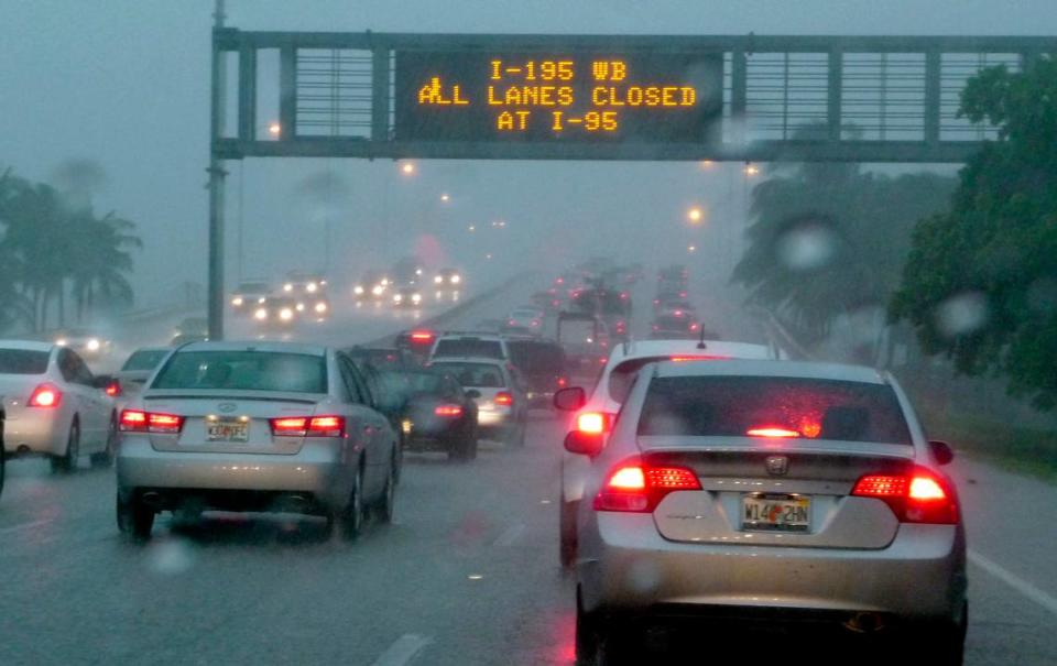 El conductor típico de Miami perdió 105 horas debido al congestionamiento del tráfico en 2022, según informa un nuevo estudio.