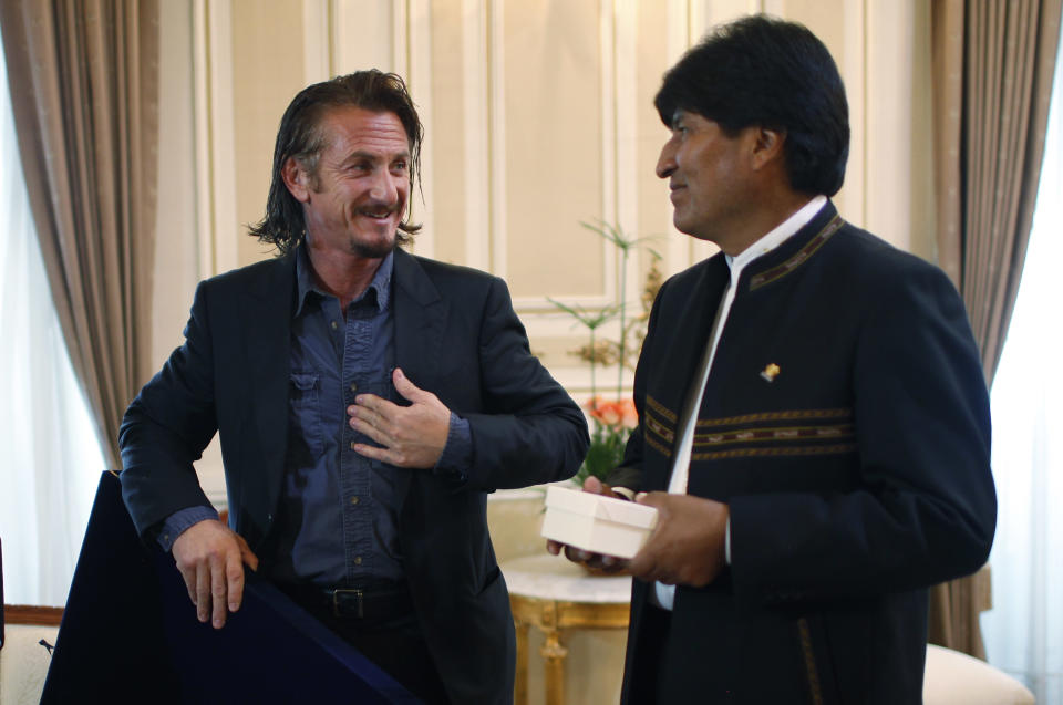 Bolivia's President Evo Morales, right, listens to U.S. actor Sean Penn in the presence of the media as they meet at the government palace in La Paz, Bolivia, Tuesday, Oct. 30, 2012. (AP Photo/Juan Karita)