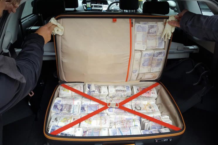 The bag with £943,000 in cash (Scotland Yard)