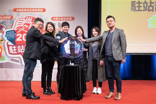 TVBS《食尚玩家》公布部落客們精選的台灣「2020百大浮誇美食」。（圖／TVBS提供）