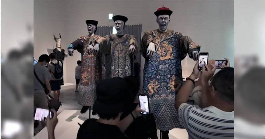 台南美術館2館《亞洲的地獄與幽魂》特展首日開展人潮爆棚。（圖／報系資料照）