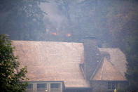 <p>The Eagle Creek fire has been burning in the Columbia River Gorge since Sept. 2, 2017. (Photo: Jim Ryan/Staff)/The Oregonian via AP) </p>