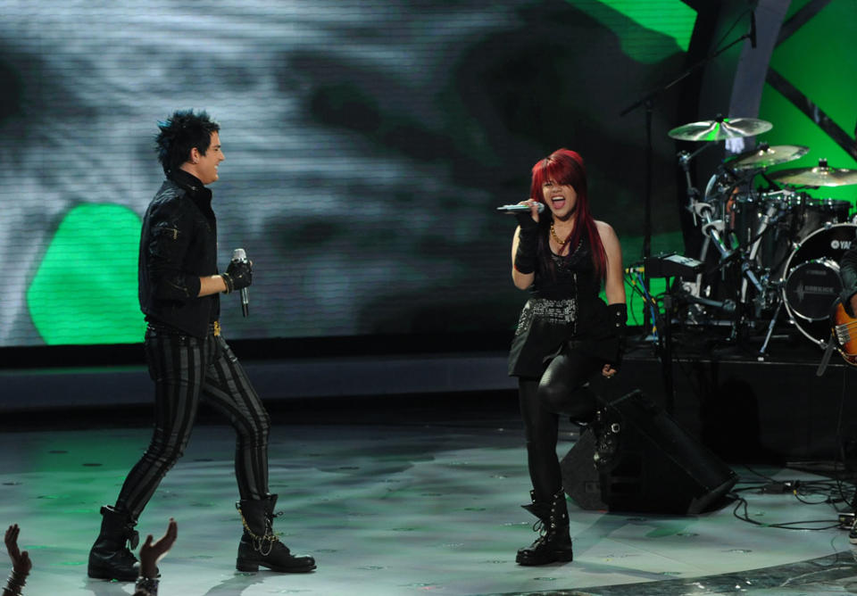 Adam Lambert and Allison Iraheta perform "Slow Ride" by Foghat on "American Idol."