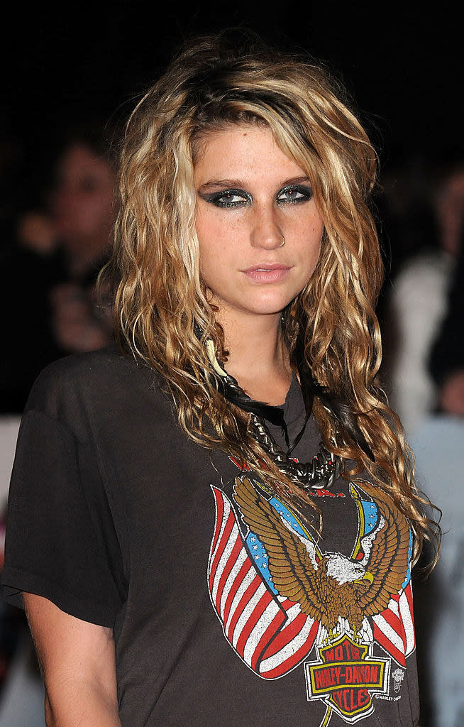 Kesha posing at an entertainment event in London in 2009