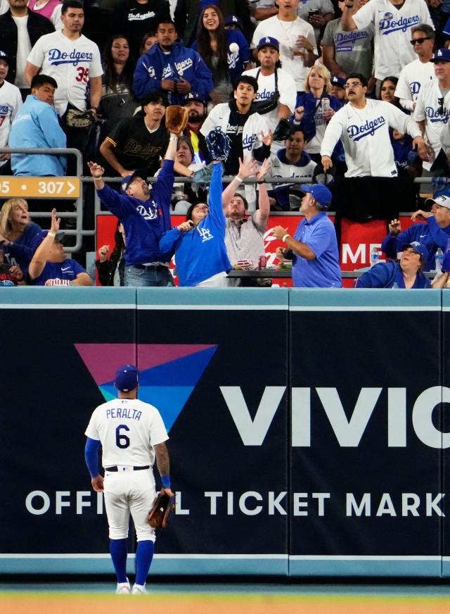 David Peralta back with Dodgers after 'time of my life' at World