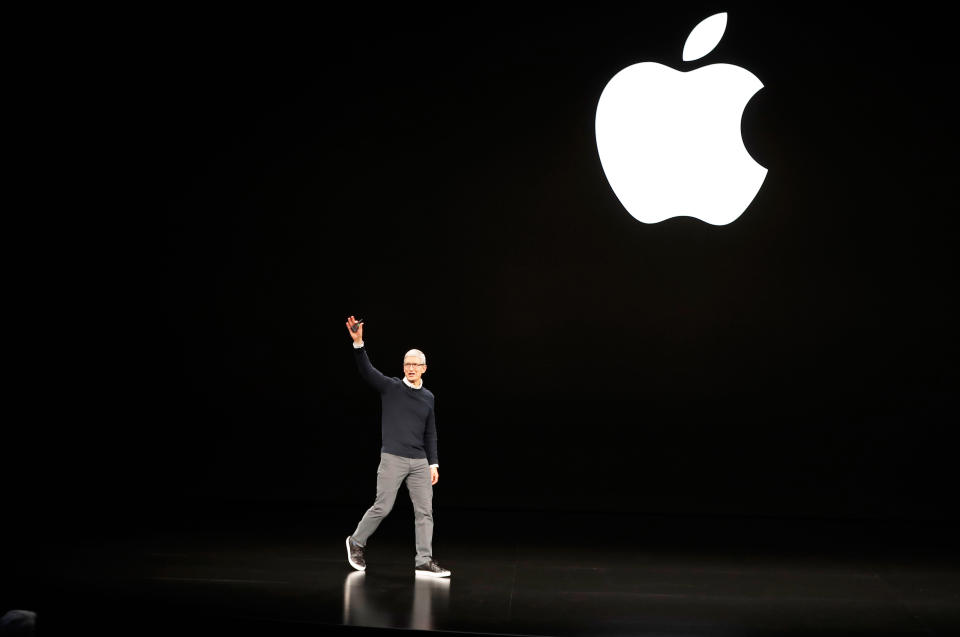 Tim Cook, CEO of Apple, waves to attendees during an Apple special event at the Steve Jobs Theater in Cupertino, California, U.S., March 25, 2019. REUTERS/Stephen Lam