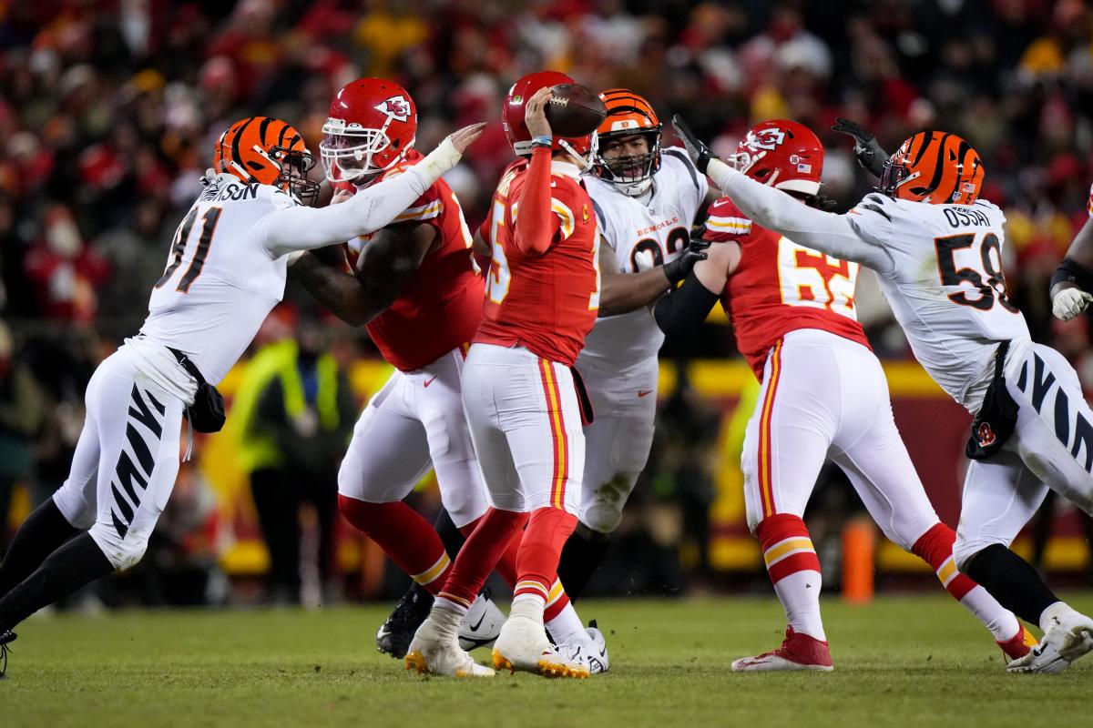 Bengals' Joseph Ossai not fined for late hit on Chiefs star