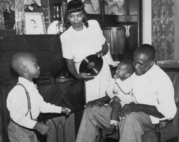 Virnetta Anderson relaxes with her family.