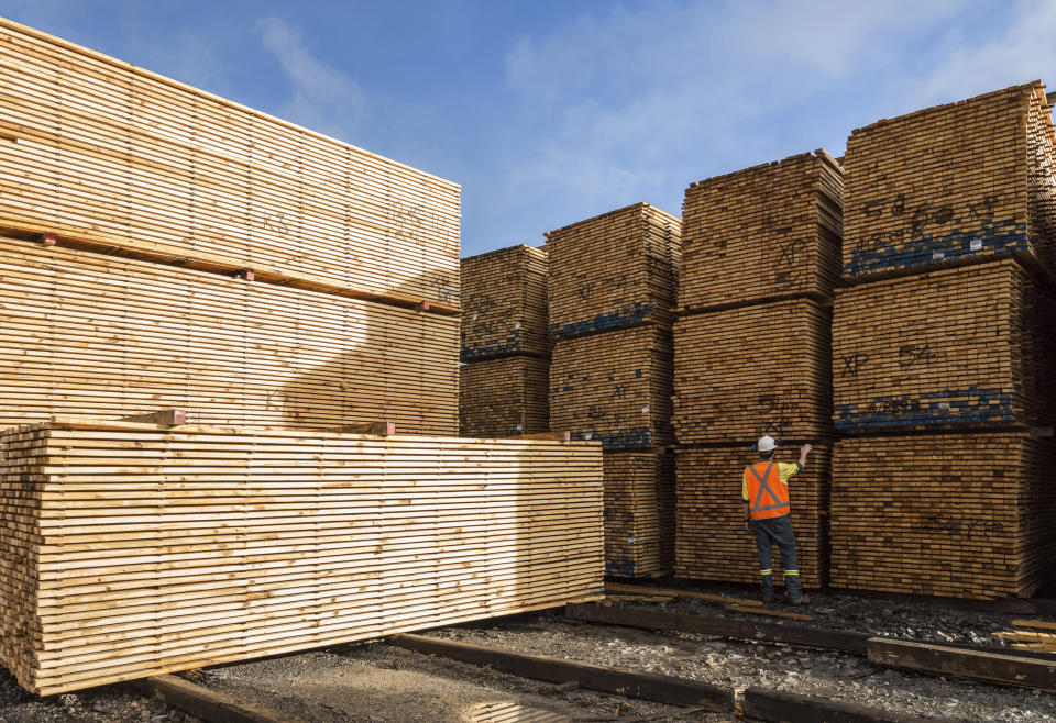 The rising costs of materials like softwood lumber are burdening homebuilders as they try to keep up with continued demand in 2018.