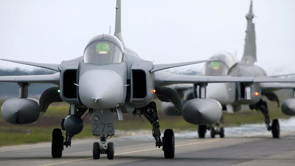 A Saab-made JAS 39 Gripen fighter taxis during the NATO exercise Loyal Arrow on June 10, 2009. (Patrick Tragardh/AFP via Getty Images)